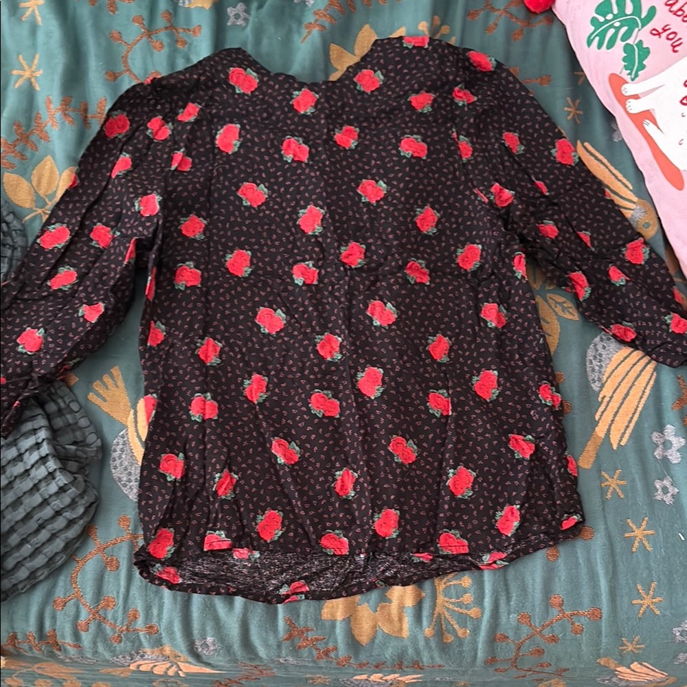 Floral vintage Top - Black and Red